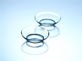 High quality machining of transparent resins such as contact lenses is achieved efficiently. 画像
