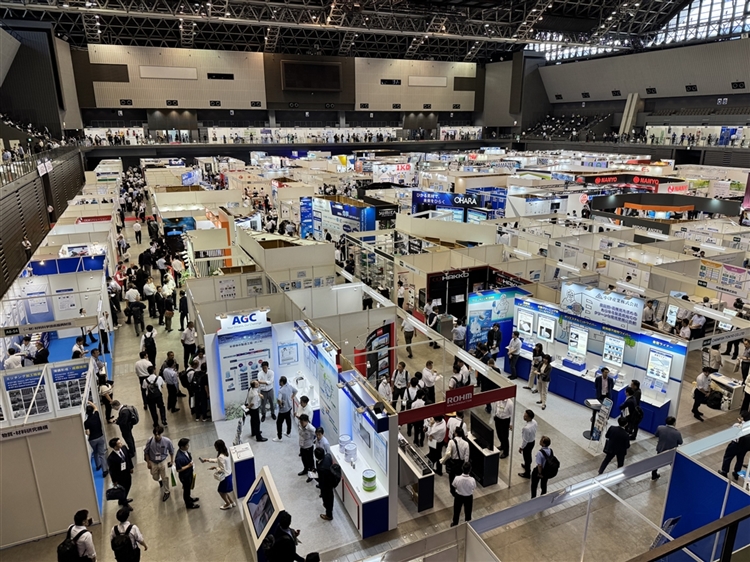 会場全景・来場者の様子